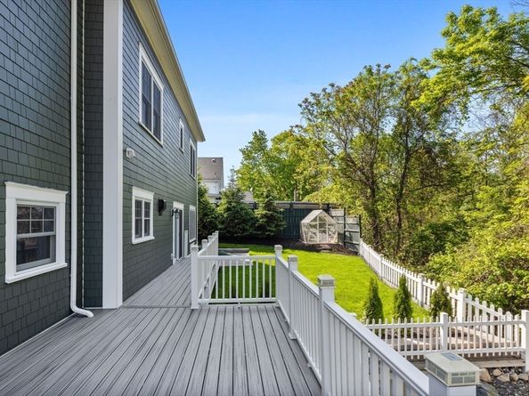 1 Farwell Cir, Newton MA 02460