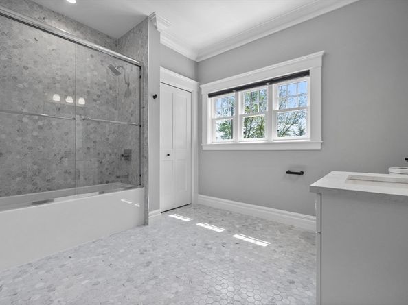 1 Farwell Cir, Newton MA 02460