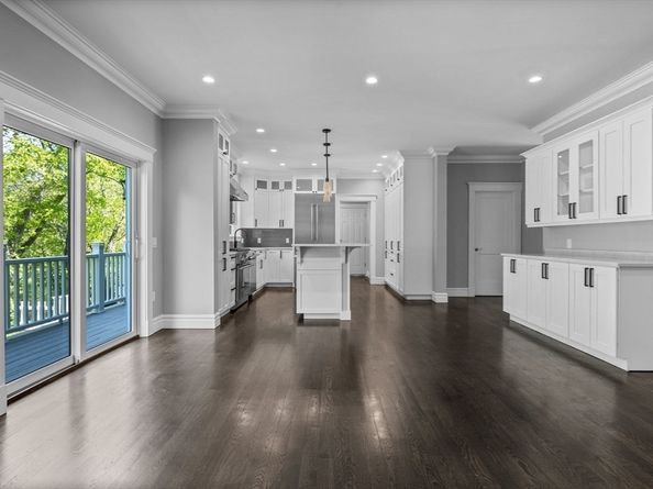 1 Farwell Cir, Newton MA 02460