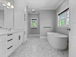 1 Farwell Cir, Newton MA 02460