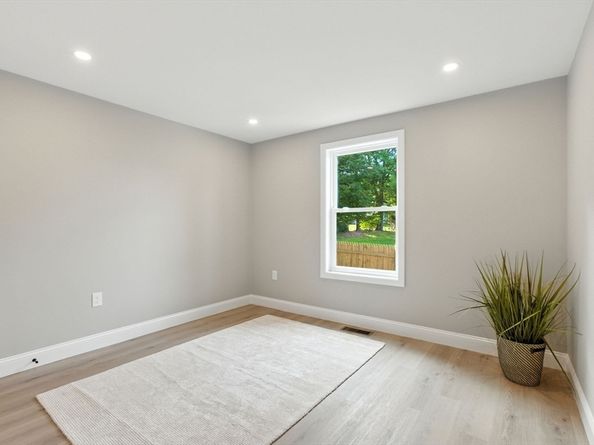 31 Edgewood Ave, Stoughton MA 02072