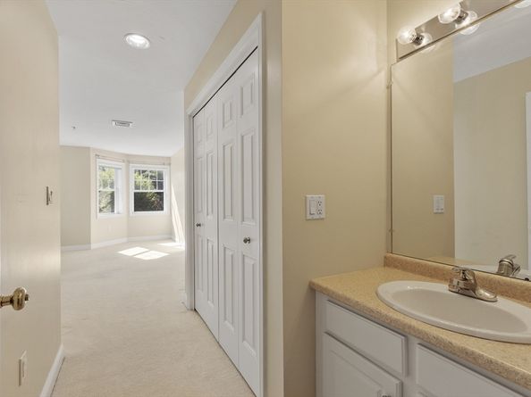 5 Mission Rd 203, Chelmsford MA 01863