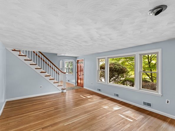 109 Clark Lane, Waltham MA 02451