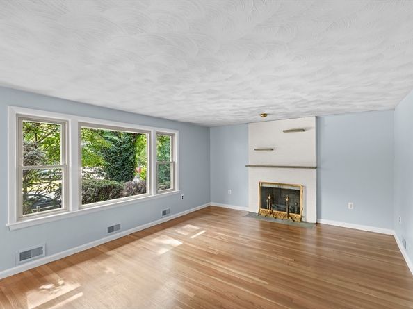 109 Clark Lane, Waltham MA 02451