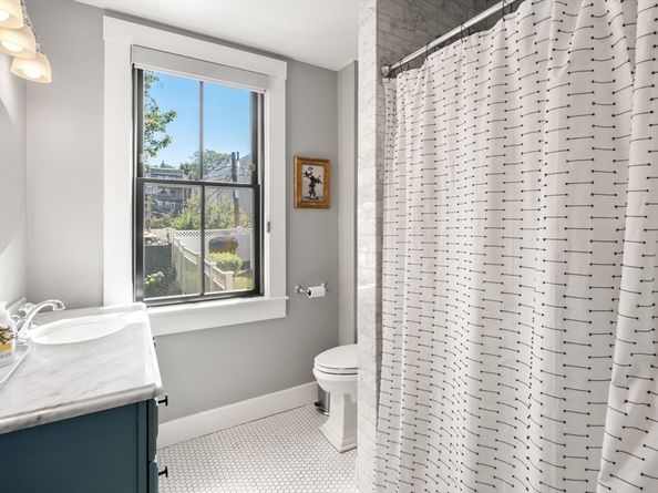 107 Baldwin St, Boston MA 02129
