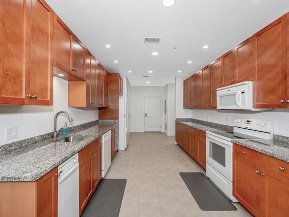 4 Harvest Dr 214, North Andover MA 01845