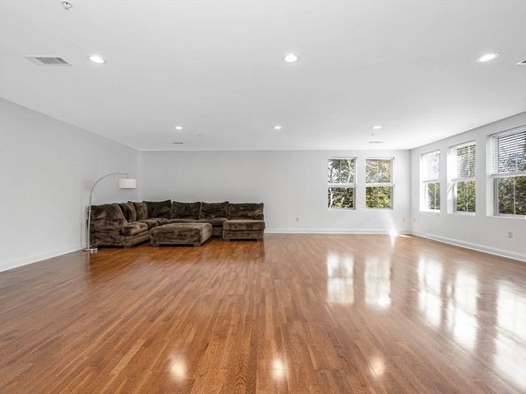 4 Harvest Dr 214, North Andover MA 01845