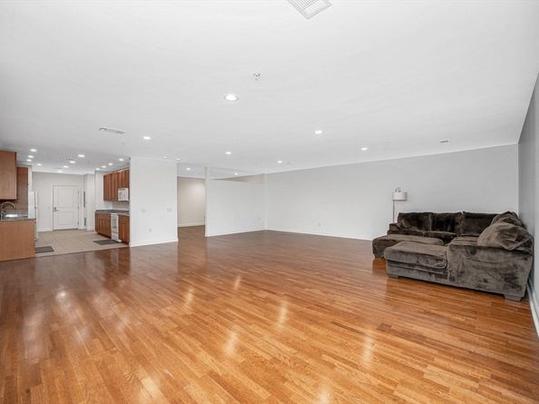 4 Harvest Dr 214, North Andover MA 01845
