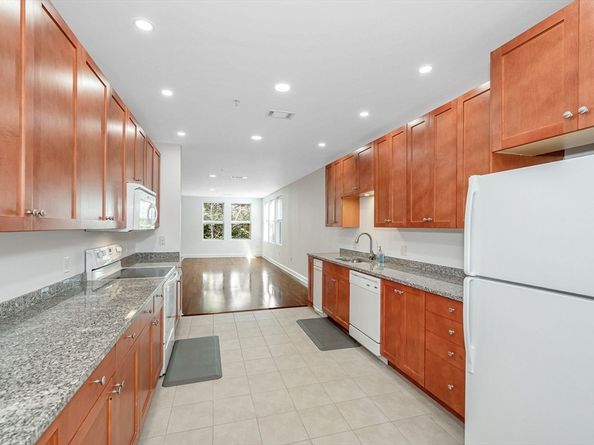 4 Harvest Dr 214, North Andover MA 01845
