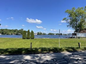 16 Wakefield Ave, Webster MA 01570