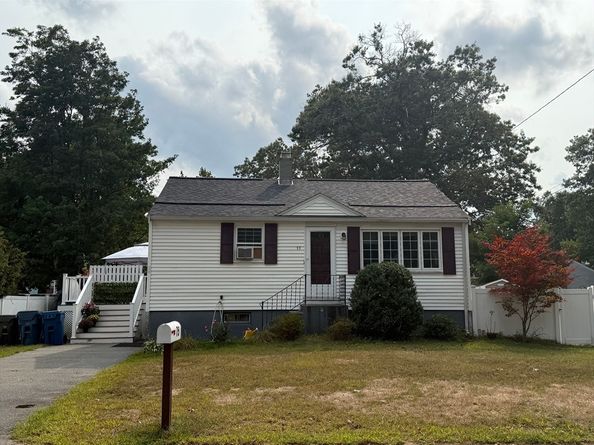 75 Franklin St, Tewksbury MA 01876