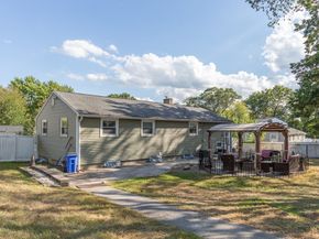906 Oid Shawsheen Street, Tewksbury MA 01876