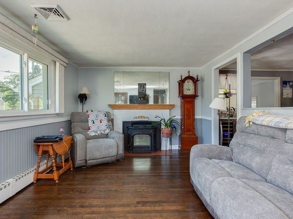 906 Oid Shawsheen Street, Tewksbury MA 01876