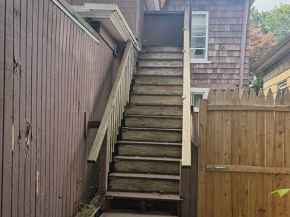 91 Everett St, Southbridge MA 01550