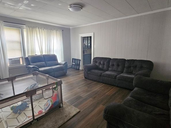 91 Everett St, Southbridge MA 01550