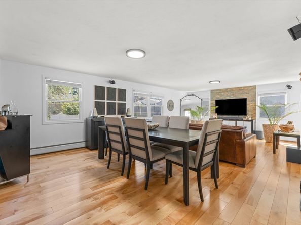 97 Ardsley Cir, Brockton MA 02302