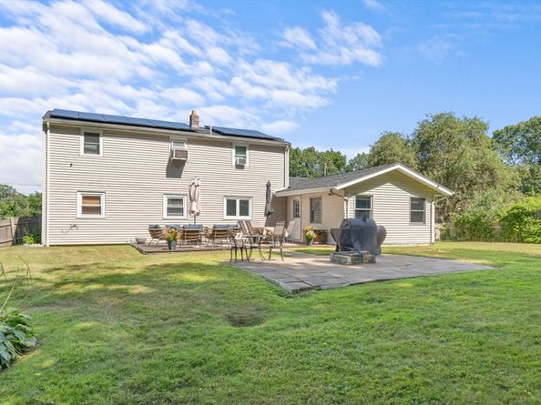 97 Ardsley Cir, Brockton MA 02302