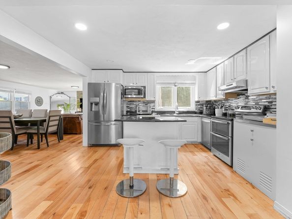 97 Ardsley Cir, Brockton MA 02302