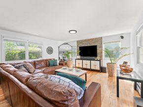 97 Ardsley Cir, Brockton MA 02302
