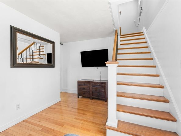 97 Ardsley Cir, Brockton MA 02302