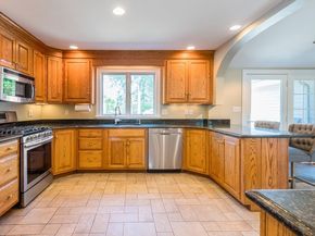 24 Tremont St, Kingston MA 02364