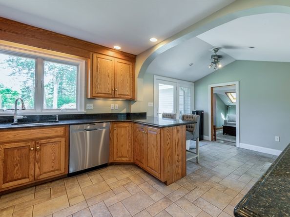 24 Tremont St, Kingston MA 02364