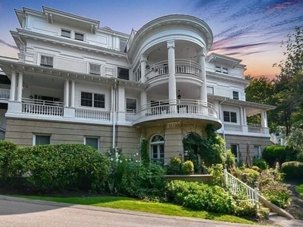1401 Great Pond Rd 14, North Andover MA 01845