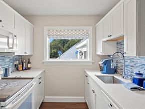 1401 Great Pond Rd 14, North Andover MA 01845