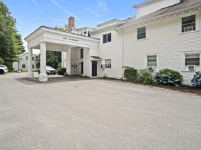 1401 Great Pond Rd 14, North Andover MA 01845