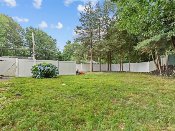 53 Rockwood St, Holbrook MA 02343