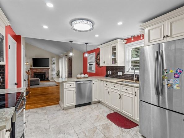 53 Rockwood St, Holbrook MA 02343