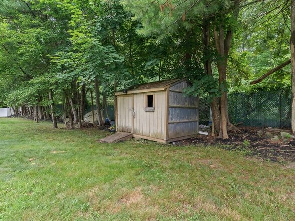 53 Rockwood St, Holbrook MA 02343