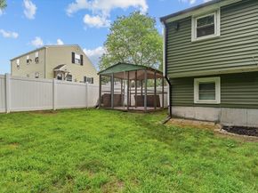 53 Rockwood St, Holbrook MA 02343