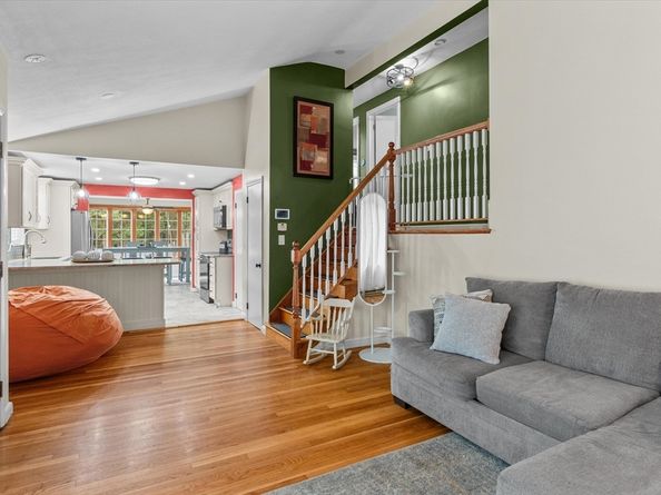 53 Rockwood St, Holbrook MA 02343