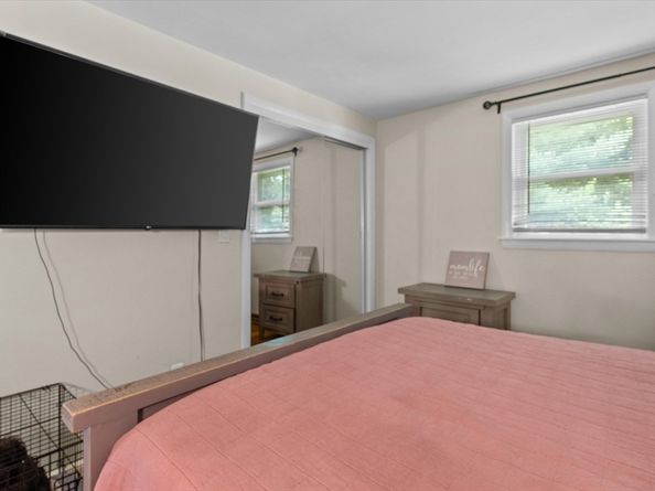 53 Rockwood St, Holbrook MA 02343