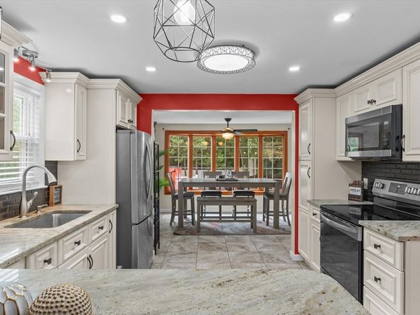 53 Rockwood St, Holbrook MA 02343