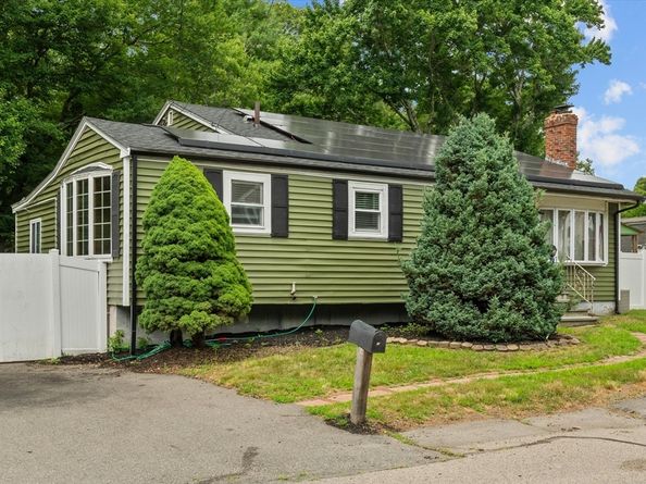 53 Rockwood St, Holbrook MA 02343