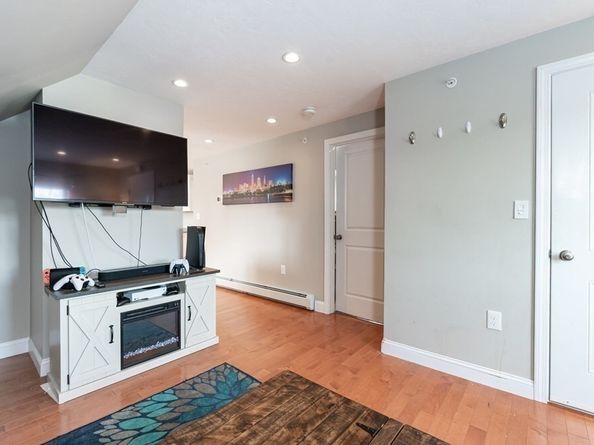 8 Putnam St 3, Danvers MA 01923