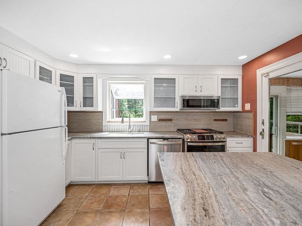 3 Blaisdell Rd, Chelmsford MA 01824