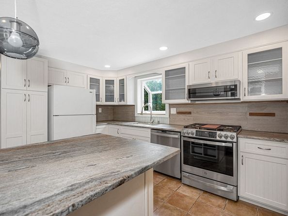 3 Blaisdell Rd, Chelmsford MA 01824