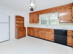 77 Essex St, Middleton MA 01949