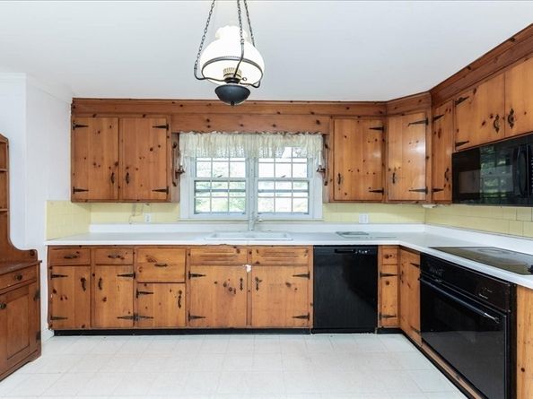 77 Essex St, Middleton MA 01949