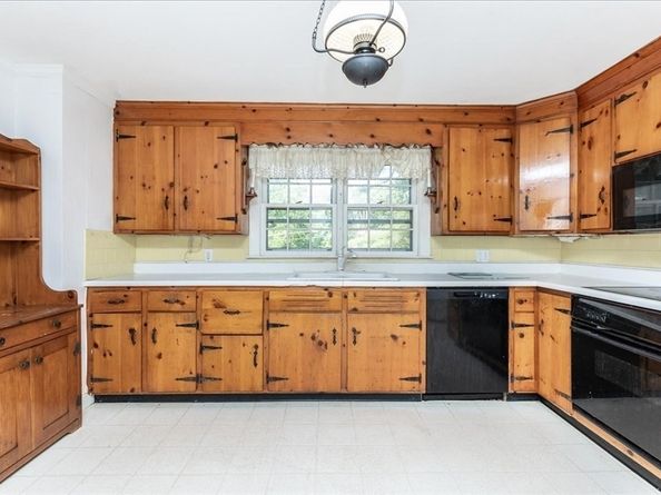 77 Essex St, Middleton MA 01949