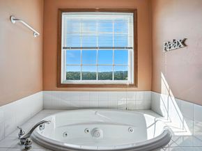 37 Mohave Rd, Worcester MA 01606