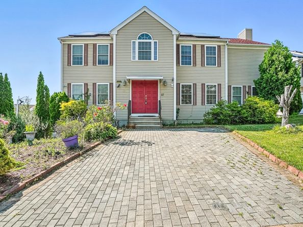 37 Mohave Rd, Worcester MA 01606