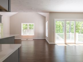 17 Old Grafton Rd, Upton MA 01568