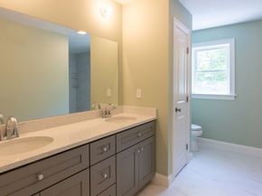17 Old Grafton Rd, Upton MA 01568