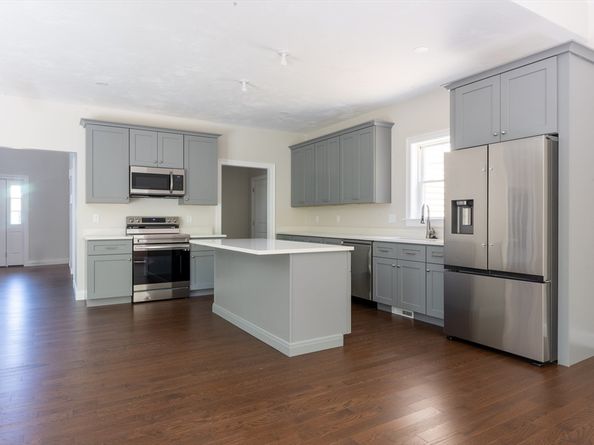 17 Old Grafton Rd, Upton MA 01568
