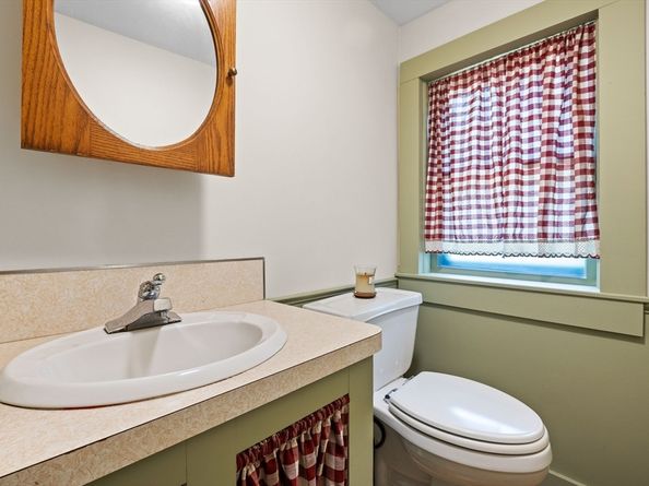 687 Main Street, Wareham MA 02571