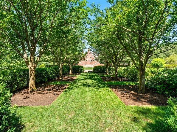 4 Willow Road, Weston MA 02493